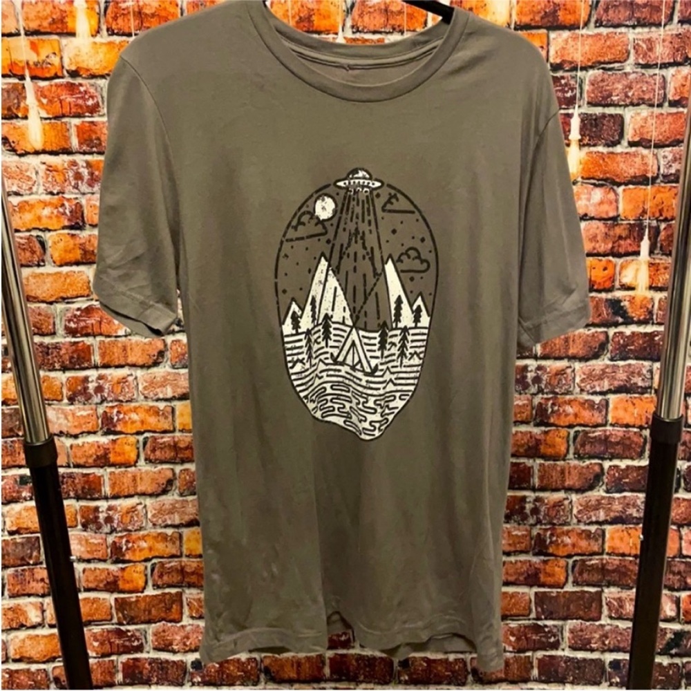 Graphic teeshirt large alien wilderness gray camping black like new